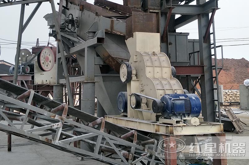 雙極破碎機(jī)生產(chǎn)現(xiàn)場(chǎng)